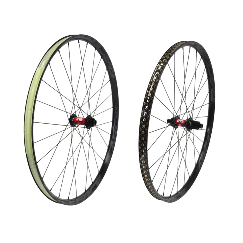 Race Face ARC Offset 27/DT240 29 Custom MTB Wheelset – Centerlock – OE Black 15x110mm Front & 12x148mm Rear – MS 28h
